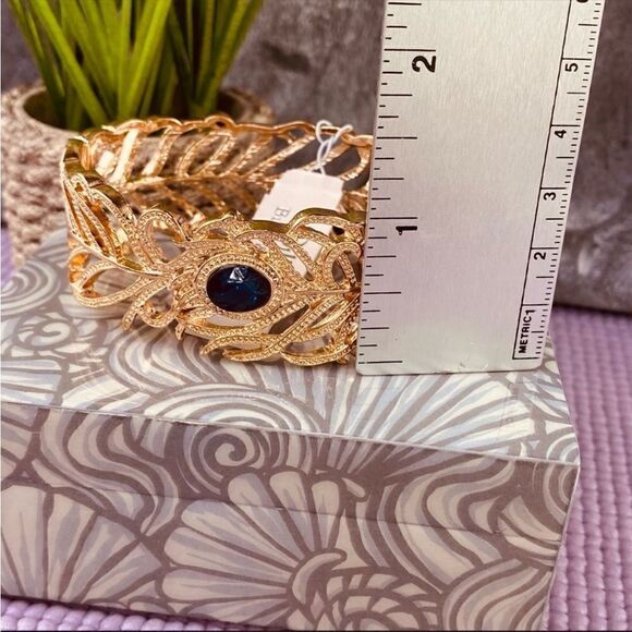 Dillards Vintage Inspired Gold Tone Cuff Bracelet Blue Stone NWT - Picture 8 of 10